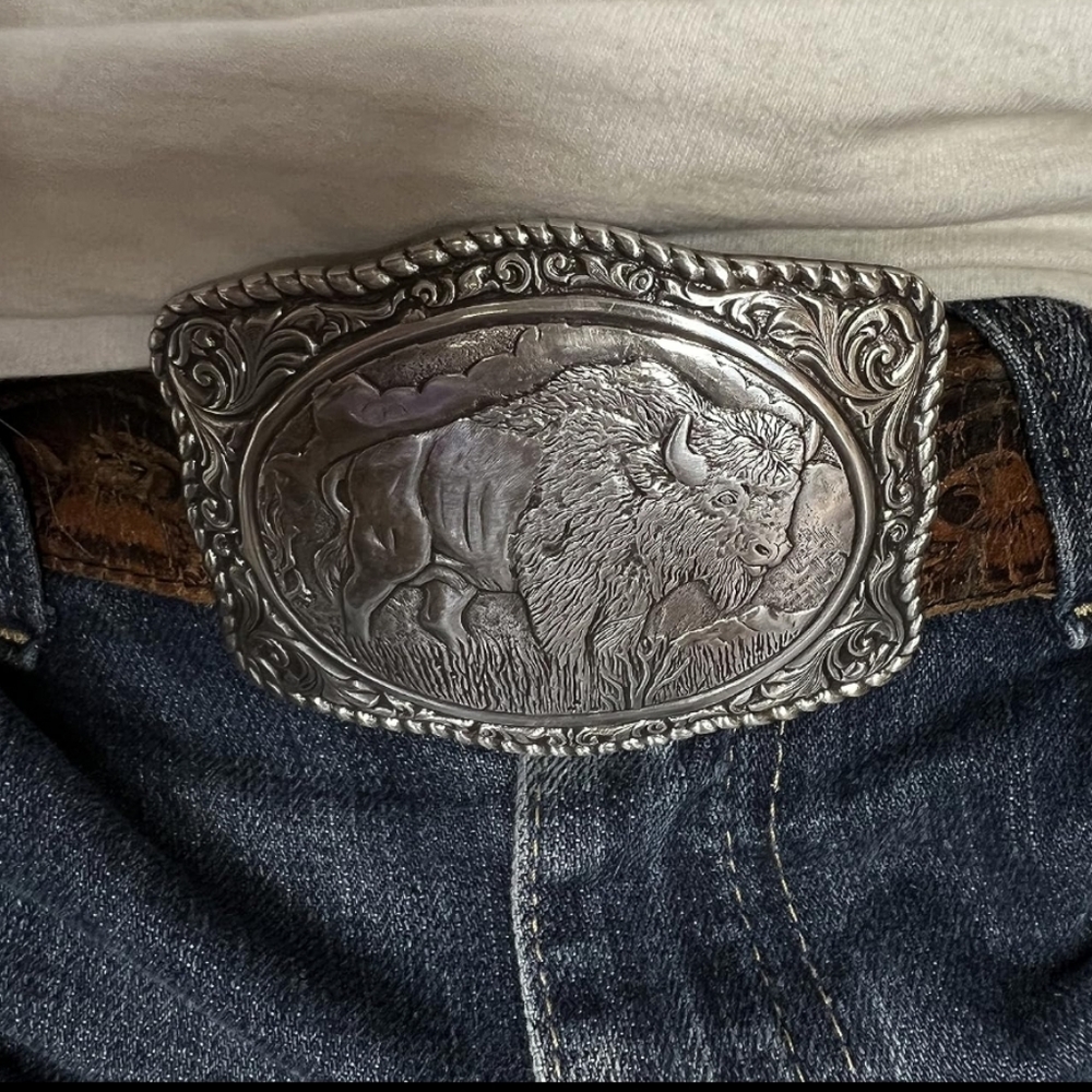 Beautiful New silver Buffalo Bison rope detailed belt buckle